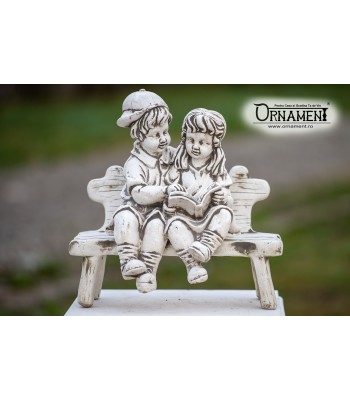 Statuete Copii cu carte pe Bancuta Mica