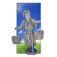 Statuie de gradina Mama cu cobilite, femeie traditionala cu doua galeti folosite ca ghivece