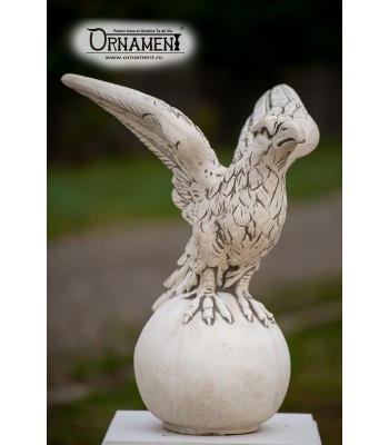 Statueta Vultur cu bila