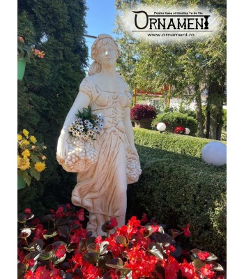 Statueta Domnita cu struguri